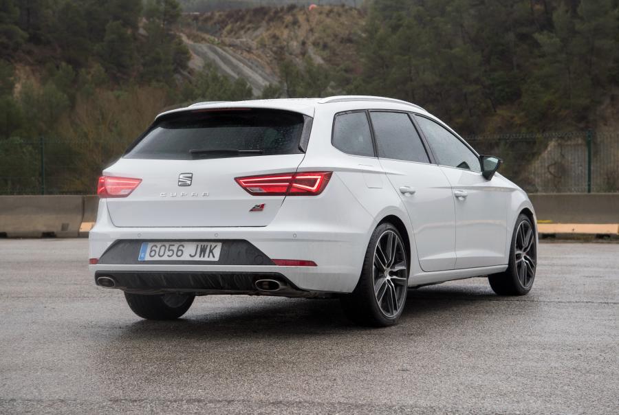  Seat Leon ST Cupra 300 2017 года  (WW) (фото 16 из 49)